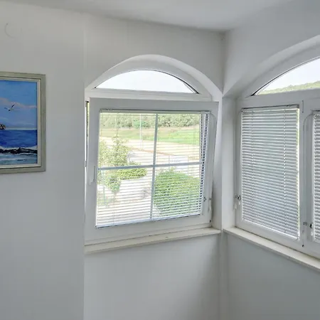 2 Bedroom Cozy In Apartment