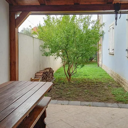 Apartment In With Wifi