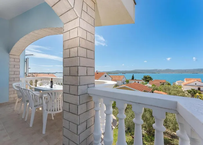 Апартаменты Lovely In Свети-Филип-и-Яков