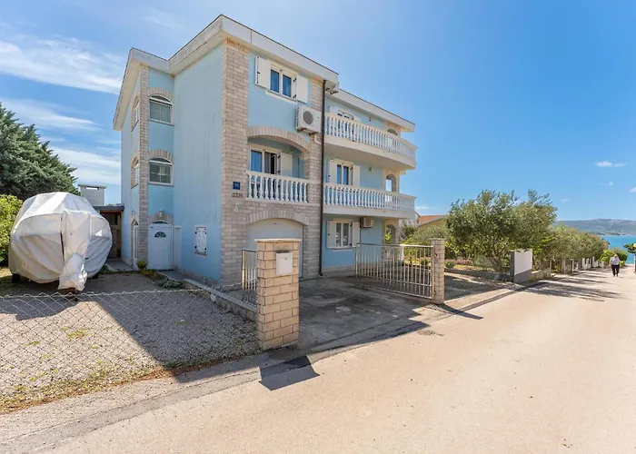 Lovely In Свети-Филип-и-Яков